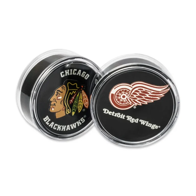 Factory wholesale stackable plastic hockey puck protective display case, clear storage holder for sports memorabilia resellers bulk order